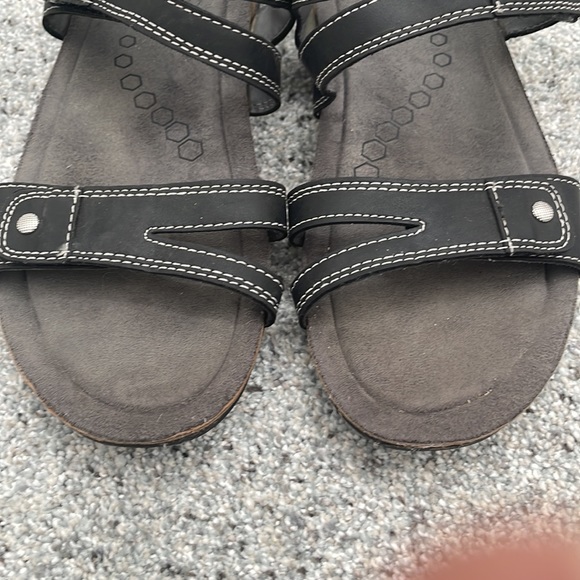 Khombu sandals, black, style: Ava, size: 9 - Picture 2 of 16